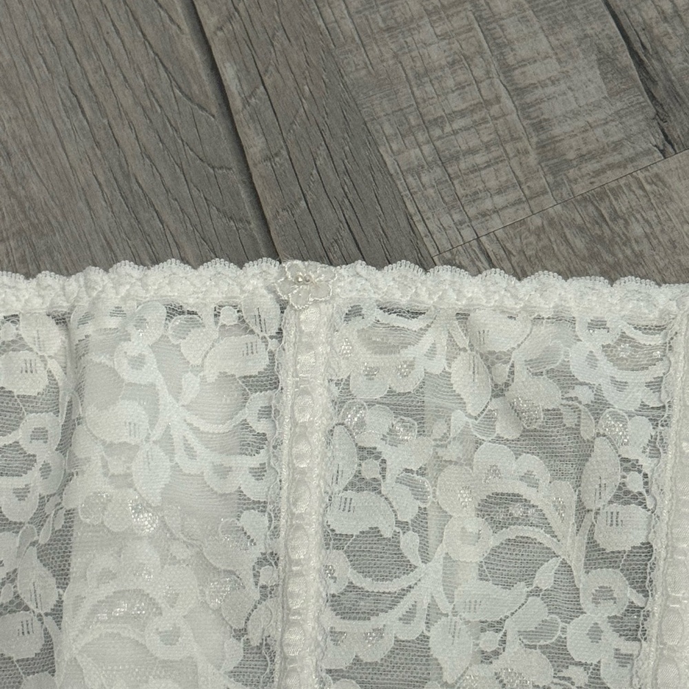 White Corset Plus Size 2x Like New - image 3